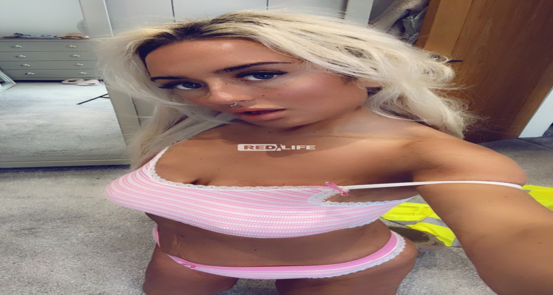 🦋 ELLIE MAY 🦋 
BLONDE