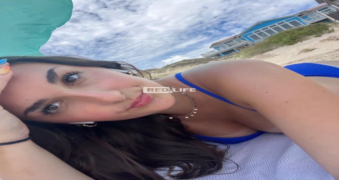 Hi im Elena im 18