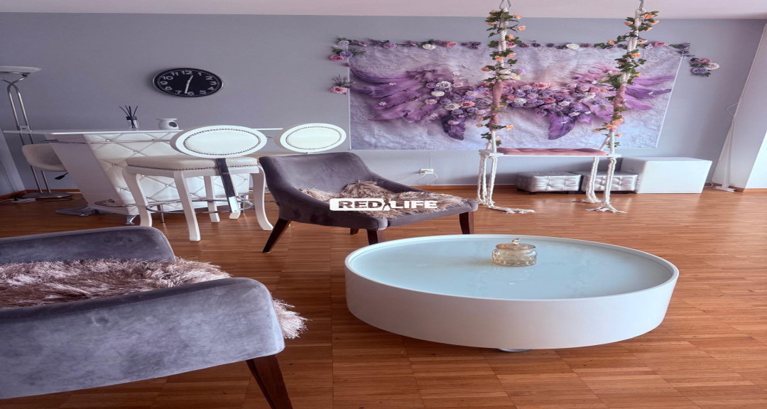 Priv&aacute;t jellegű, 2 apartmanos, penthouse