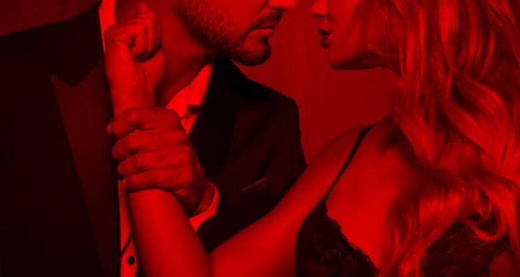 Actriz porno haciendo trabajo erótico
